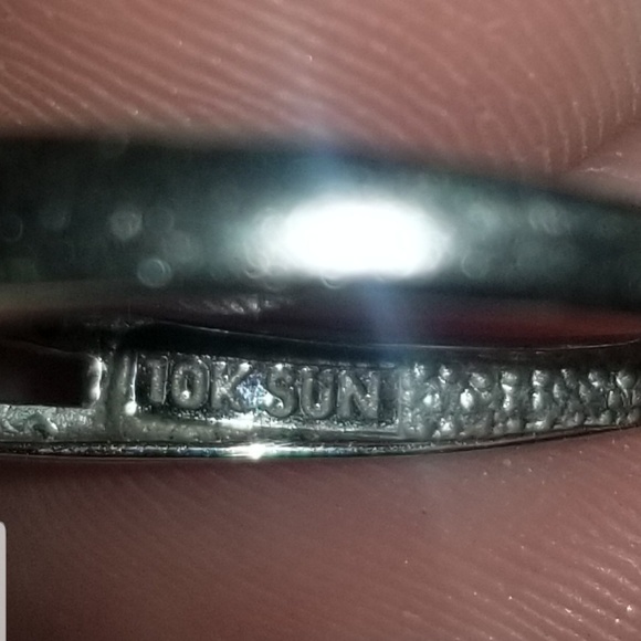 Beautiful 1/2 ctw 10k white gold engagement ring - Picture 3 of 8